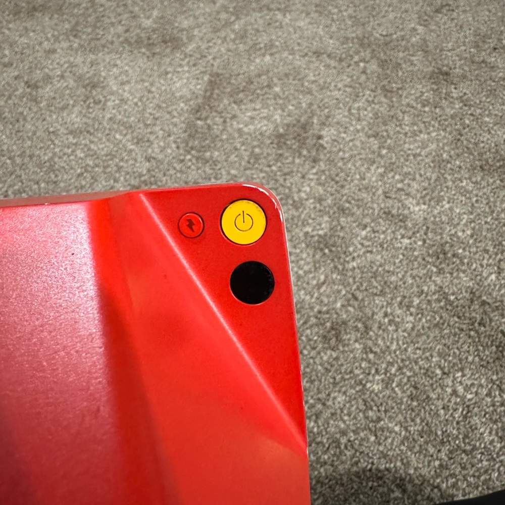 Polaroid Now Vibrant Red Instant Camera - Picture 8 of 16